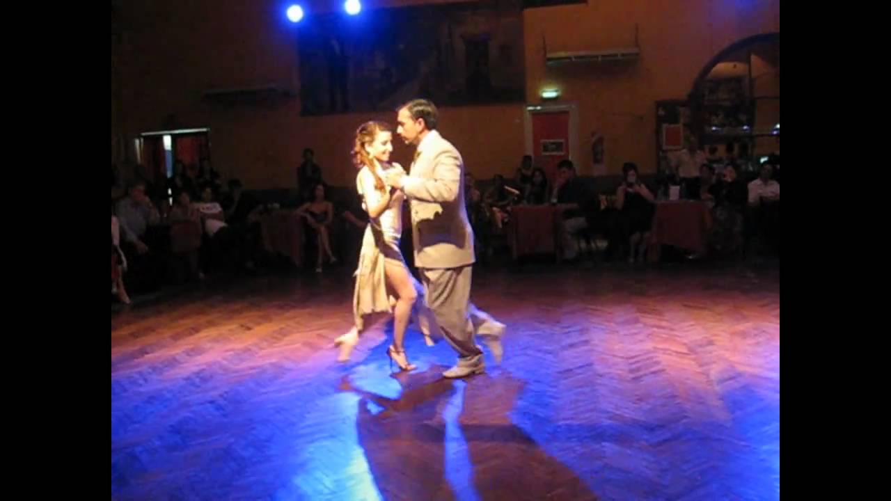 Alejandro Hermida y Paula Ballesteros en Salón Canning - febrero 2011, Parte 4