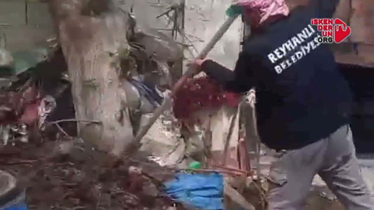 Reyhanlı’da Bir Evden 10 Ton Çöp Çıkarıldı