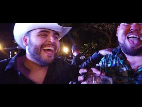 Gerardo Ortiz, Colmillo Norteño, Jesus Chairez, Banda Arremangada (detrás de cámaras)