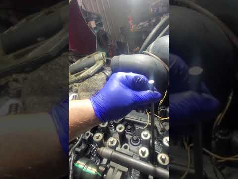 DETROIT 60 SERIES N2 INJECTOR CUP INSTALL WITHOUT REMOVING THE HEAD. PART 1 OF 2 VIDEOS. REDONE