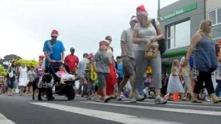 preview picture of video 'Browns Bay Santa Parade 2010'