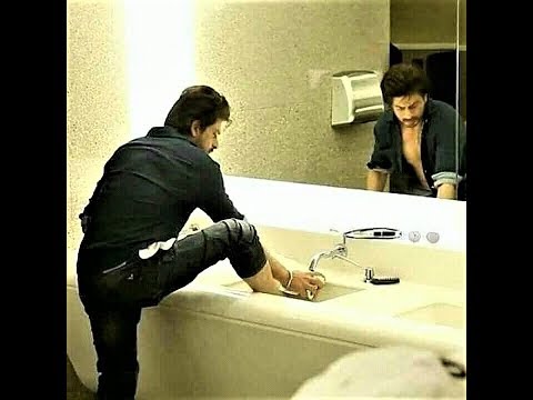 download lagu mp3 mp4 Srk Praying Namaz, download lagu Srk Praying Namaz gratis, unduh video klip Srk Praying Namaz