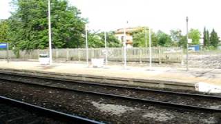 preview picture of video 'Coincidenza treno merci RTC e Ale 801/940 a Villafranca di Verona 3/3'