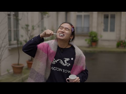 CHARITY SsB - "Cigarette Alcohol Women 烟 酒精 女人" (feat. YoungQueenz)  (Official Video)