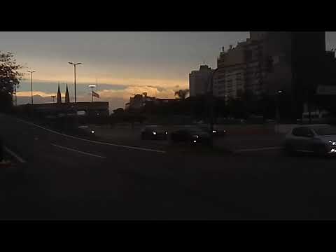 borrasca espesa aparece al atardecer del nacimiento de la avenida 9 de julio #clouds #freeway #cars