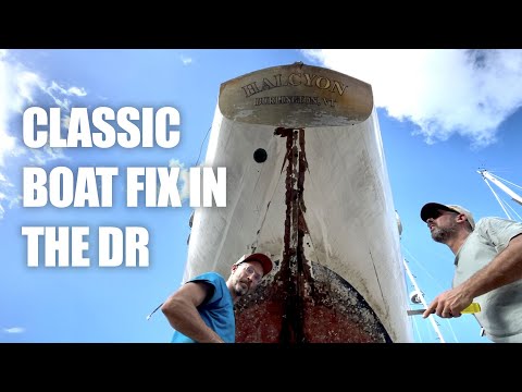 Fixing a wooden boat in the Dominican Republic part 1