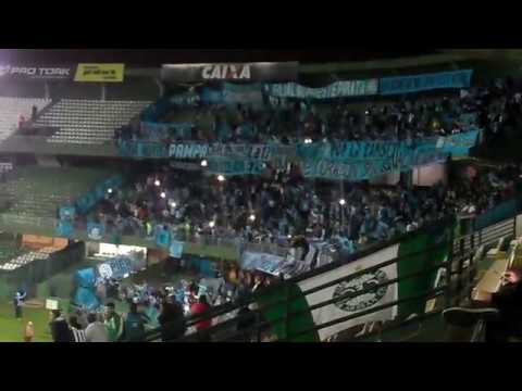 "Hincha de Belgrano en Curitiba - Coritiba FC 1 x 2 CA Belgrano" Barra: Los Piratas Celestes de Alberdi • Club: Belgrano • País: Argentina