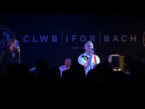 Cymru, Lloegr a Llanrwst