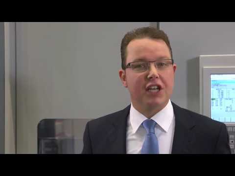 Vertikale Wälzfräsmaschine VL 4 H   EMAG Videos   YouTube