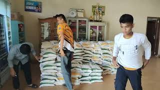 Download lagu Beras Bulog Utk Desa Air Merbau 250 Karung/ 2,,5Ton mp3 Download lagu Beras Bulog Utk Desa Air Merbau 250 Karung/ 2,,5Ton mp3