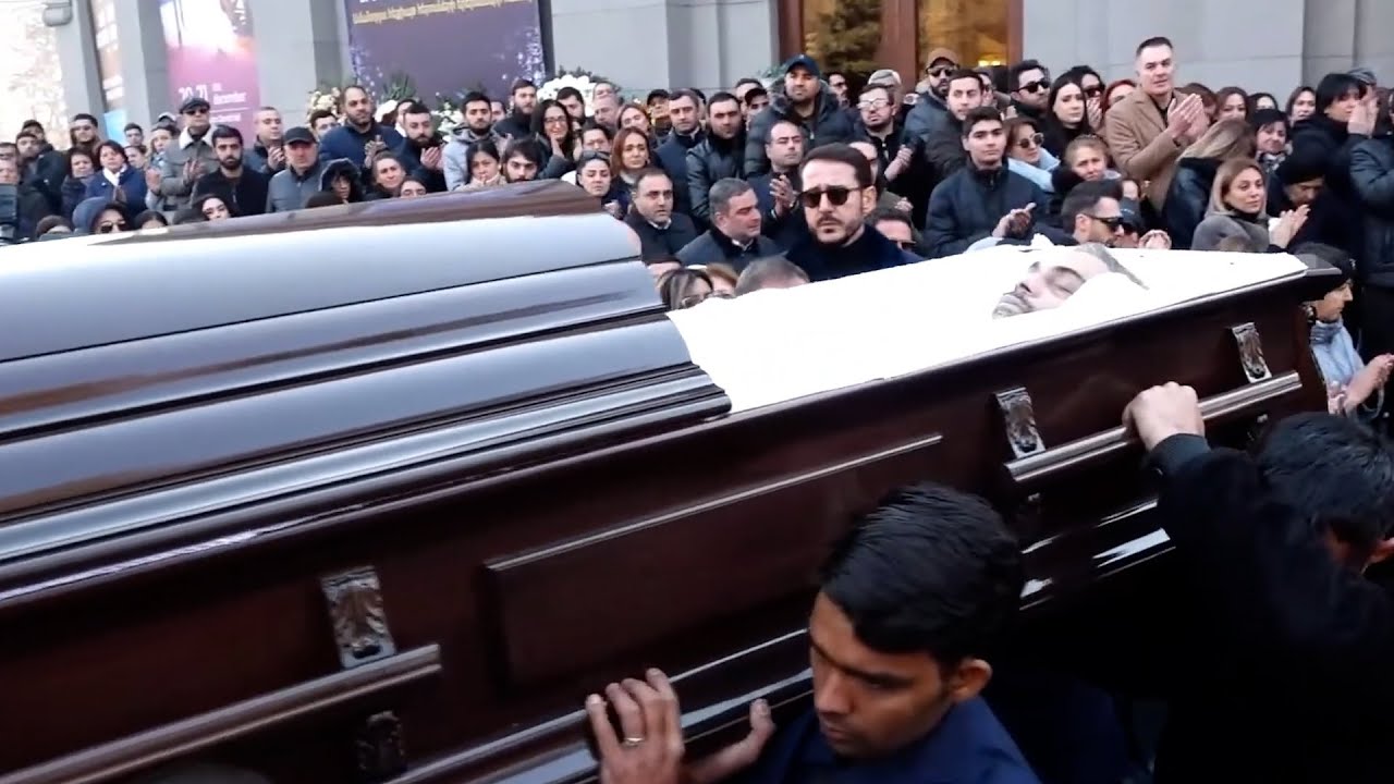 Արա Մարտիրոսյանին դեպի հավերժություն ուղեկցեցին արցունքներով և ծափերով