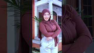 Download lagu #ukhty#jilboobs#pemersatubangsa#fyp#hijabers#jilbabketat#outfitideas#hijabstyle#outfit#fakebodyy mp3