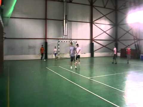 voluntari in corpul pacii USA - sala de sport din comuna raciu TVS