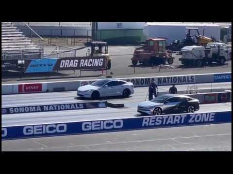 Tesla Plaid vs Lucid Air Dream Edition Drag Race! Who Wins ??