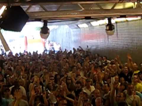 Lucien Foort - Dance Parade 2009 - Best Tunnel Scene! (SUPERGELUID)