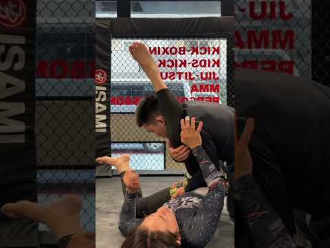 片足担いでパス！相手のガードを無効にして抑え込む#グラップリング #格闘技 #柔術 #mma #bjj #ブレイキングダウン #ノーギ #nogi #jiujitsu