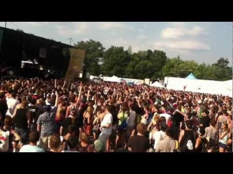 INSANE WALL OF DEATH & MOSH PIT! (Of Mice & Men) (Warped Tour 2012) (Cleveland, Ohio)