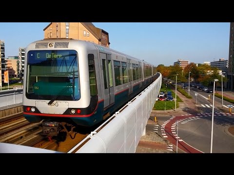 RET Metro 2*Type B (5320 met 'Rotterdam Durft'-reclame) vertrekt op Capelle Centrum richting De Terp