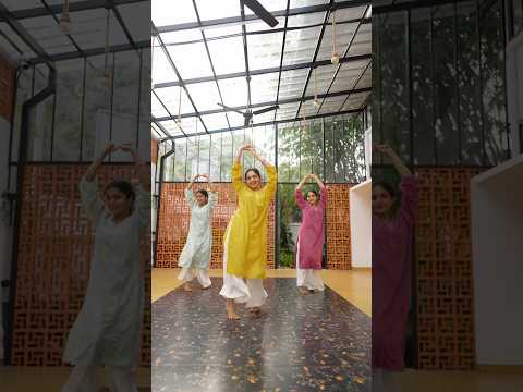 Dancing with my #Pookkal 🌻 | Ahaana, Ishaani, Hansika