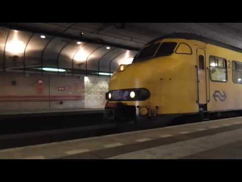 Mat'64 961 vertrekt van station Best