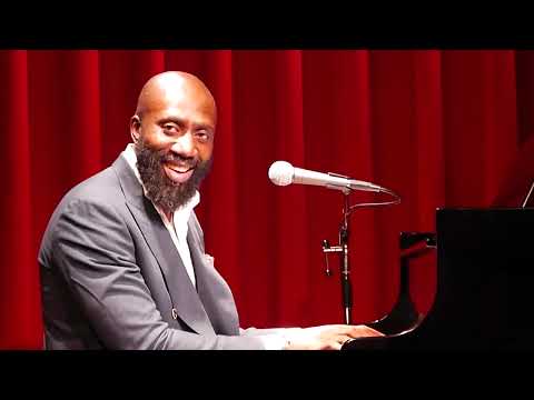 Ola Egbowon singt Stand by Me