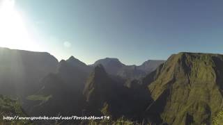 preview picture of video 'Lever de soleil sur Mafate vu du Cap Noir - Ile de La Réunion - GoPro 3'