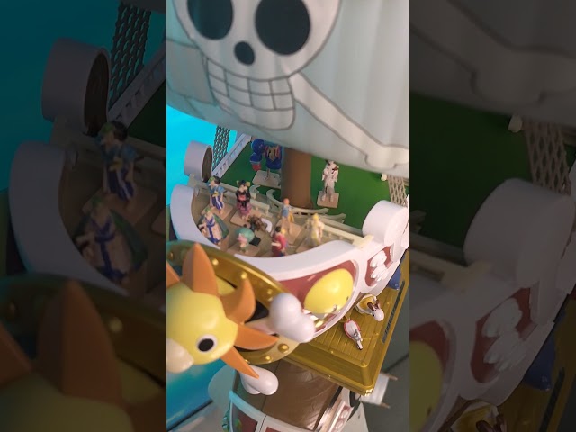 Vídeo relacionado con Bandai Hobby Thousand Sunny Model Ship One Piece New World Version (BAN171627)