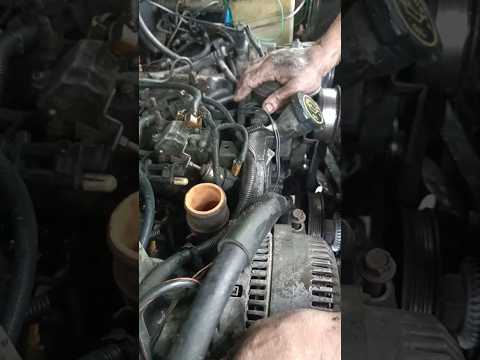 Thermostat replaced in 20 seconds.  Ford 7.3 diesel #gregsanswers #diesel