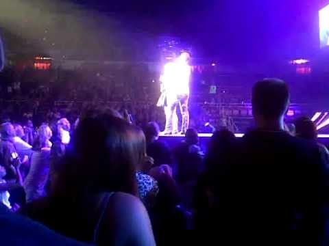 Lauren Alaina & Scotty McCreery - "When You Say Nothing At All" in Detroit