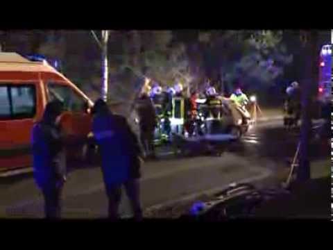 19.01.2014: Auto rast in Nienhagen bei Rostock frontal gegen Baum - Fahrer in Lebensgefahr