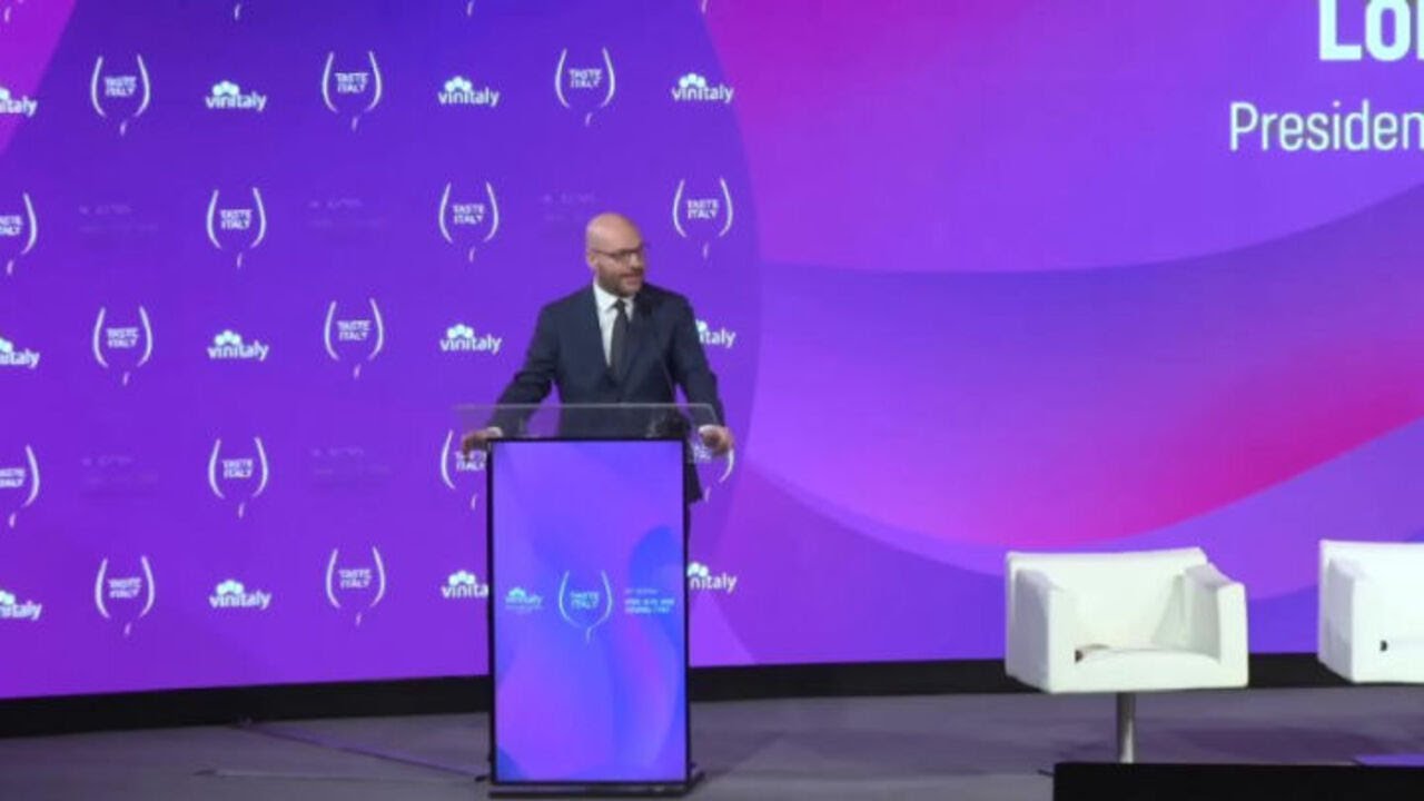 Lorenzo Fontana a Vinitaly: Da Verona un appello al mondo per la pace e la diplomazia