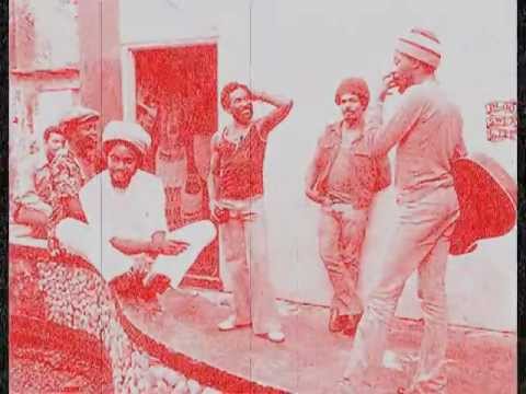 Earl 16 - Freedom 1977 (tUmp 7)