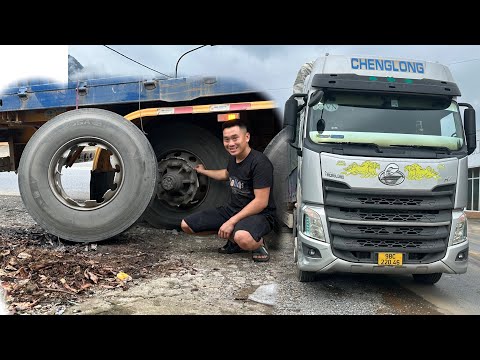 Auto repair:  Replace Truck Rims for Broken Container Trucks in the Middle of the Road"