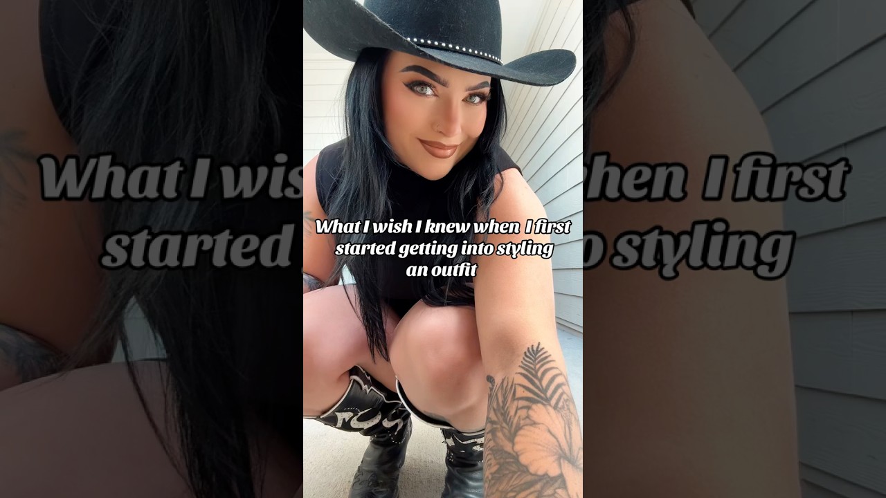 ACCESSORIES!LAYERING!These things helped elevate any outfit.What’s your secret to styling an outfit?