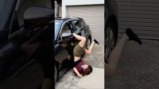 外遊びのプロは車は窓から入ります