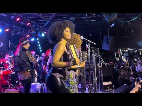 Bruce Springsteen, Little Steven and the Disciples of Soul “Santa Claus is Coming to Town”