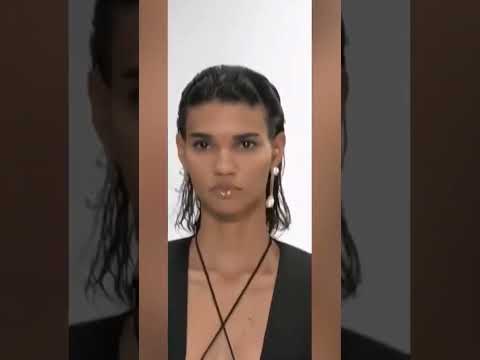 Barbara Valente~Podyum Yürüyüşü