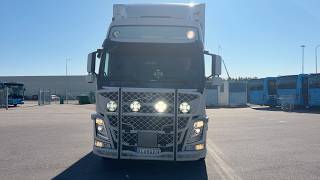 Volvo FM 370 box truck | Image 4 - Autoline