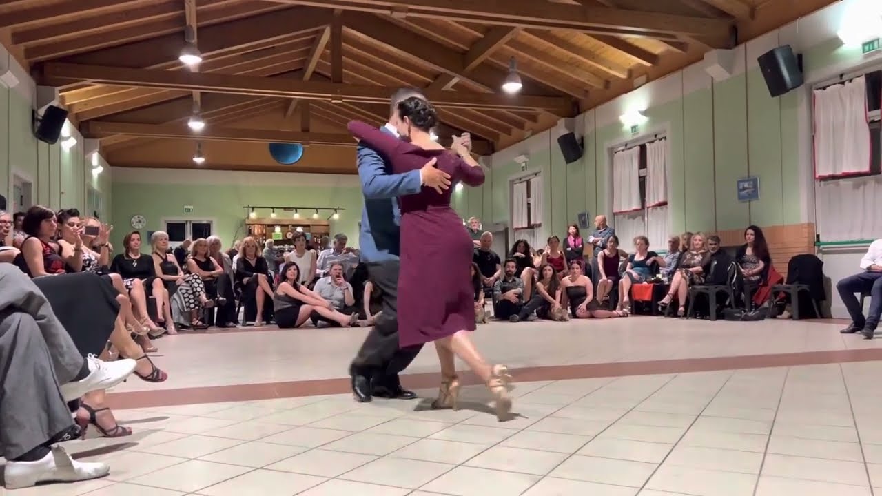 Show Barbara Carpino e Claudio Forte @LaMaquinaTangueraCarrara  Milongon al Fienile di Viareggio 1/5