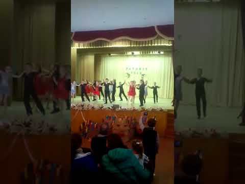 Grupa de dans Zbant dans modern