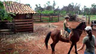 preview picture of video 'Primeiro passeio à cavalo do Tita sozinho'