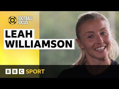 Leah Williamson tees off with Alex Scott | Football Focus