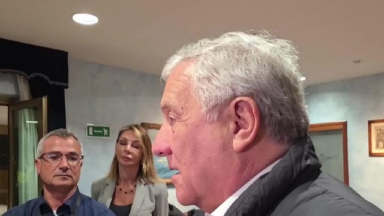 Tajani accoglie studenti di Gaza a Ciampino: Obiettivo è formare futura classe dirigente palestinese
