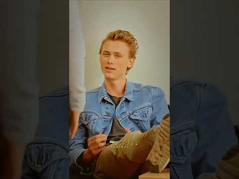 Idk why their first eye contact still gives me🦋😍              #IsakEven#SKAM