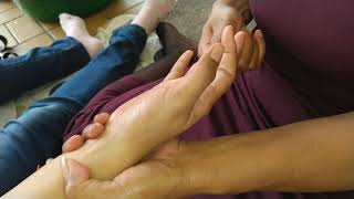 Download lagu 🔴kerokan lengan windy zhahir merah merona(@magiccoin) mp3