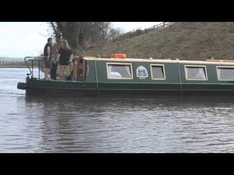 Canal holiday tips: How to turn a narrowboat #2