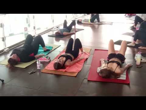 Corso pilates ore 16.30... palestra lake fitness Lovere by Simon e Anna 