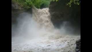 preview picture of video 'Chämtnertobel, Wetzikon ZH Hochwasser 1.6.2013'