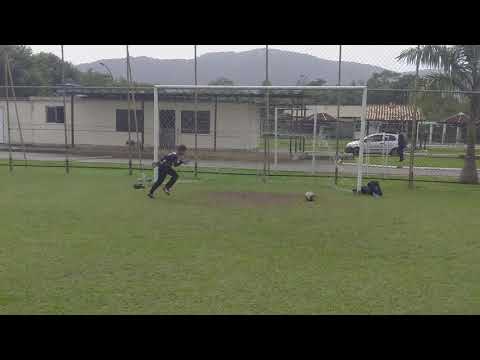 Defesas sensacional do Goleiro Gui sub 9