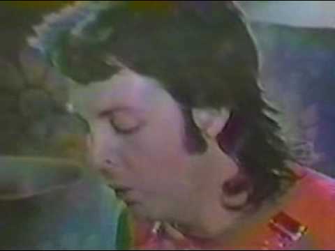 Paul McCartney and Wings- Mary had a little lamb